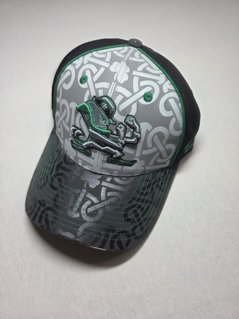Zephyr Notre Dame Fighting Irish Leprechaun cap black/gray/green Size M/L